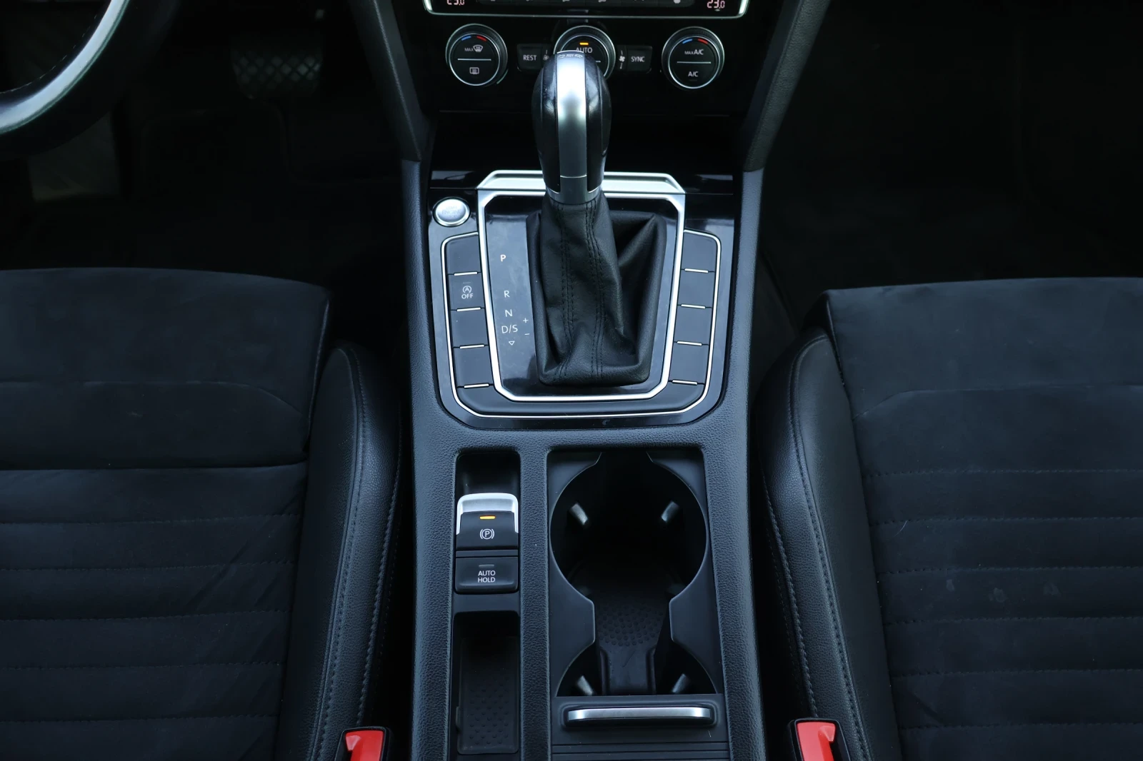 VW Passat 2.0d Highline* �����* ���������* ������* CarPlay*  | Mobile.bg � ����������� 12