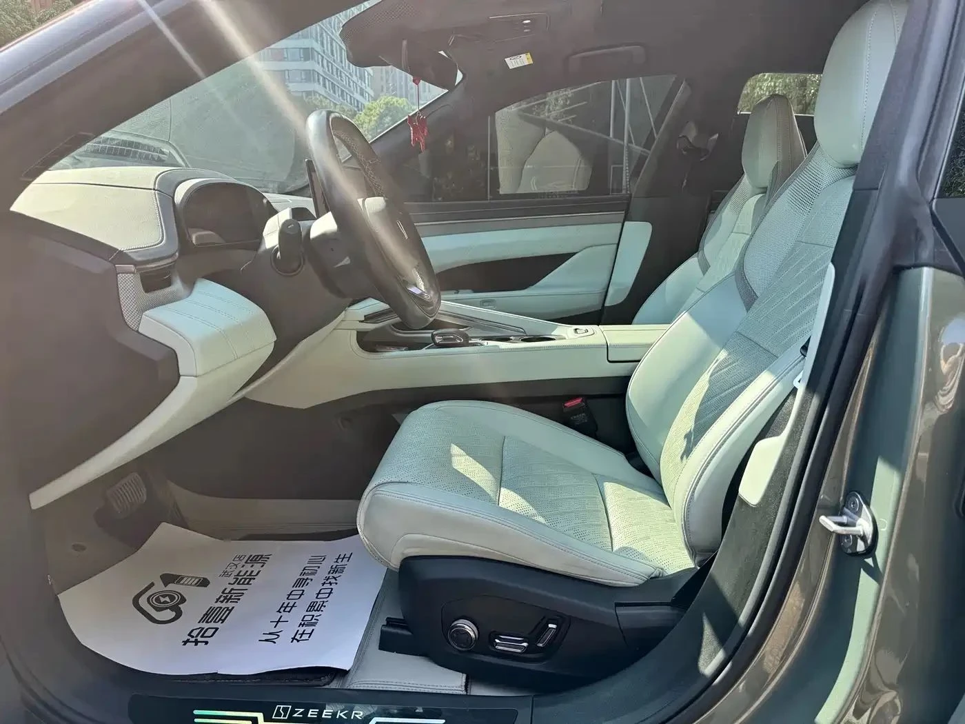 Zeekr 001, снимка 13 - Автомобили и джипове - 56685971