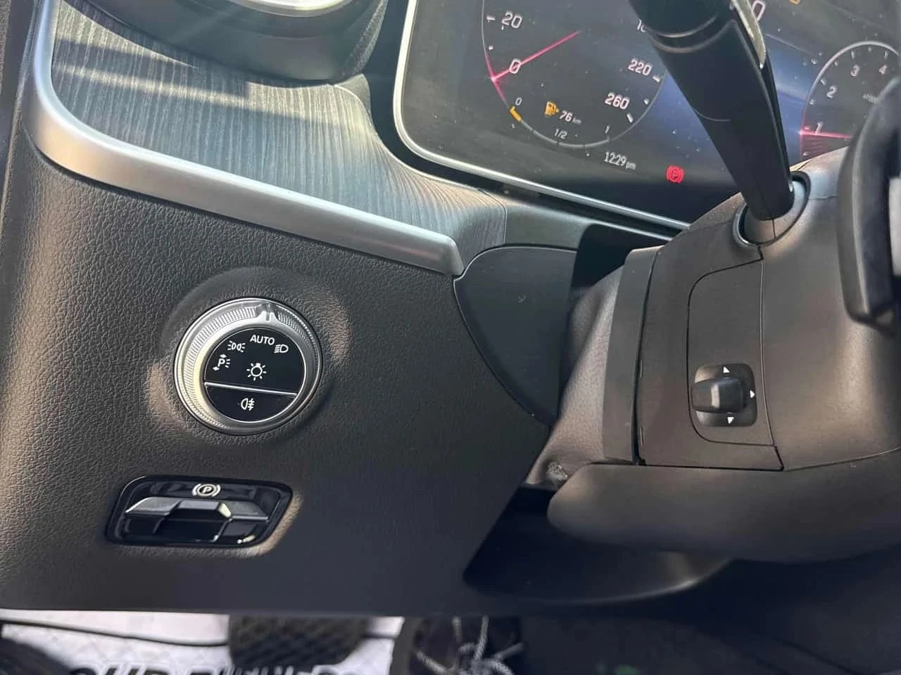 Mercedes-Benz C 300, снимка 12 - Автомобили и джипове - 56719995