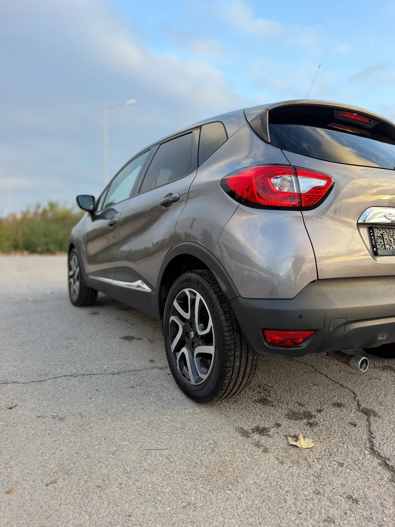 Renault Captur 1.2i Швейцаря, снимка 3 - Автомобили и джипове - 56739822