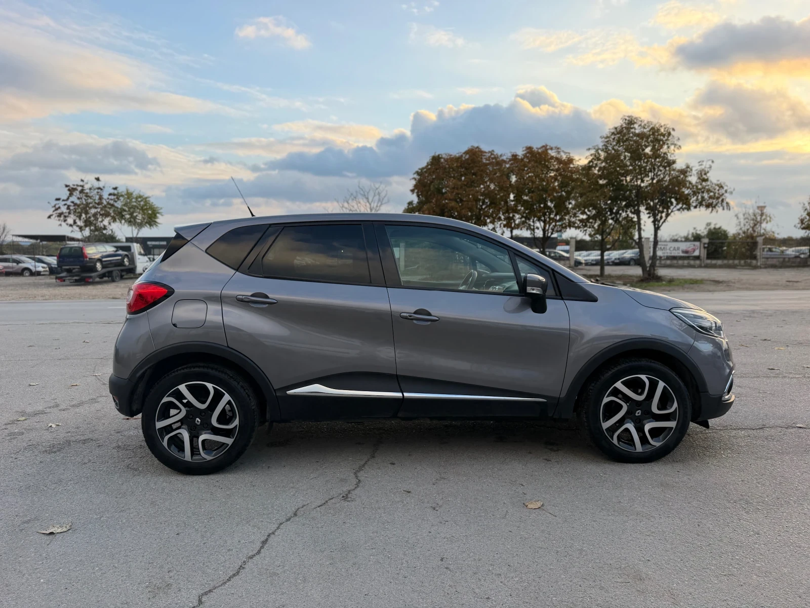 Renault Captur 1.2i Швейцаря, снимка 6 - Автомобили и джипове - 56739822