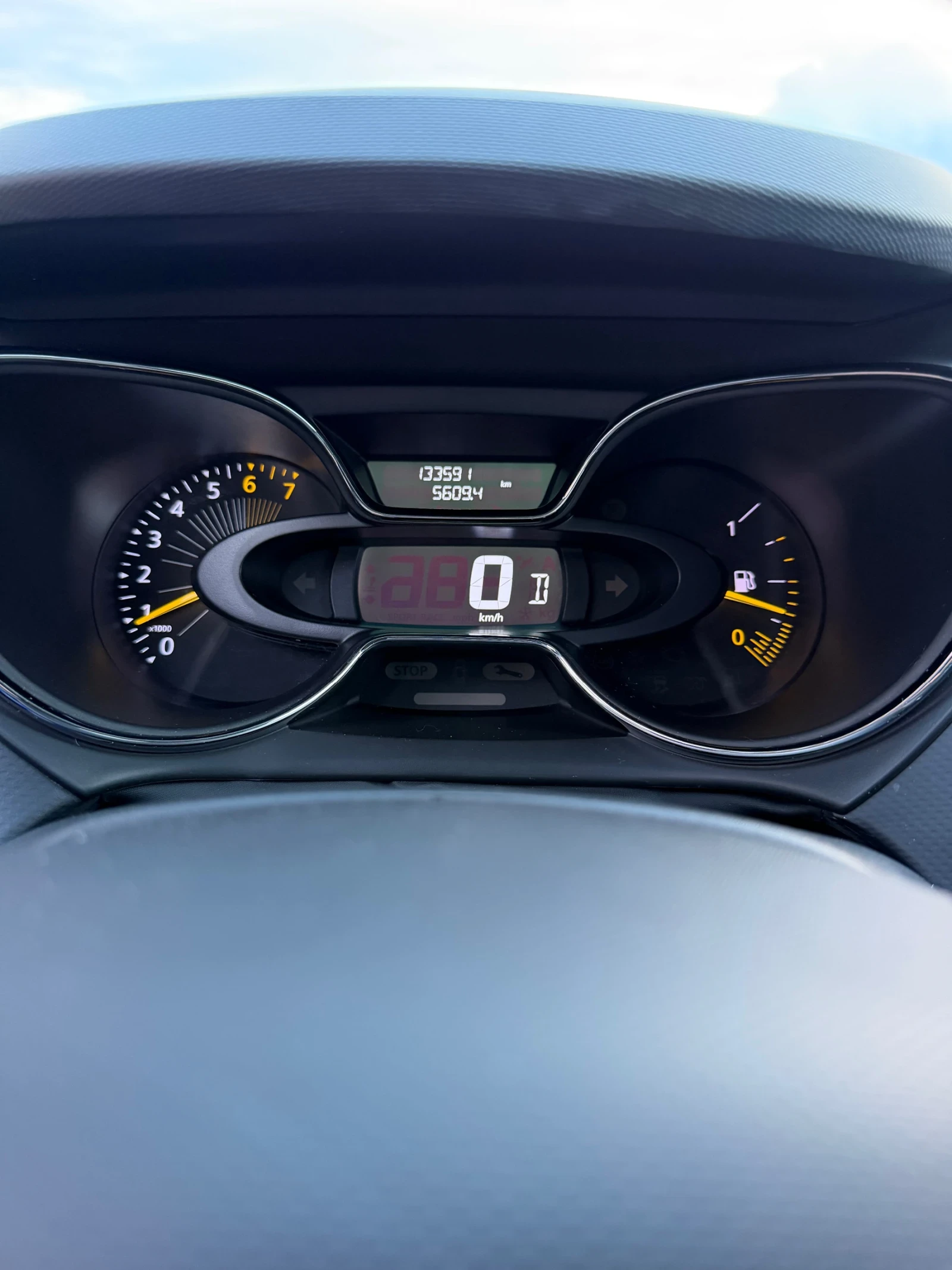 Renault Captur 1.2i Швейцаря, снимка 13 - Автомобили и джипове - 56739822
