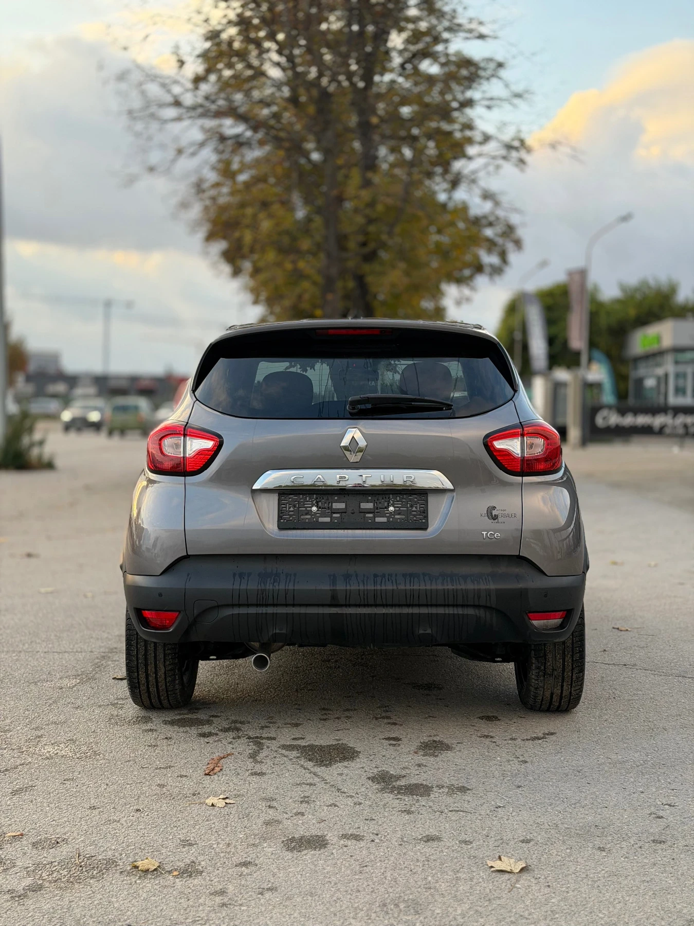 Renault Captur 1.2i Швейцаря, снимка 4 - Автомобили и джипове - 56739822