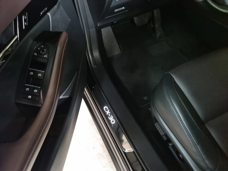 Mazda CX-30 2.5 TURBO AWD Всички Екстри, снимка 15 - Автомобили и джипове - 52060538