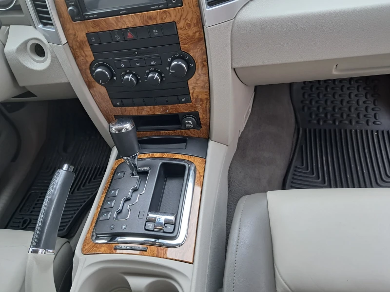 Jeep Grand cherokee 3.0 CRD-138000км-ПЪЛНА СЕРВИЗНА ИСТОРИЯ, снимка 13 - Автомобили и джипове - 53391943