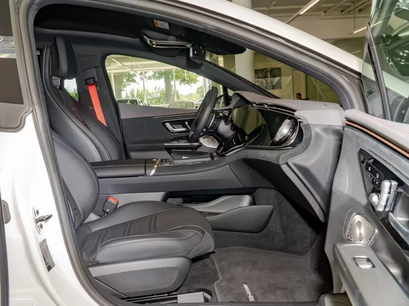 Mercedes-Benz EQE 53AMG 4M HyperScreen PANO Burm Massage Seat Vent, снимка 11 - Автомобили и джипове - 55492210