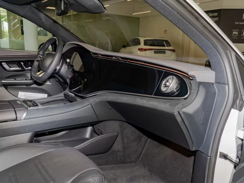 Mercedes-Benz EQE 53AMG 4M HyperScreen PANO Burm Massage Seat Vent, снимка 6 - Автомобили и джипове - 55492210