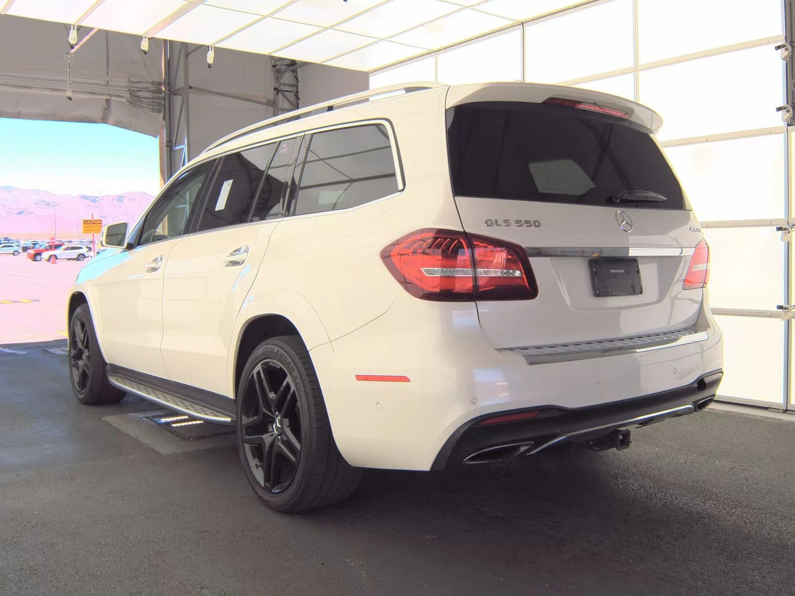 Mercedes-Benz GLS 500 AMG* 7МЕСТА* МАСАЖ* ОБДУХ* ДИСТРОНИК* HARMAN* LANE - изображение 6