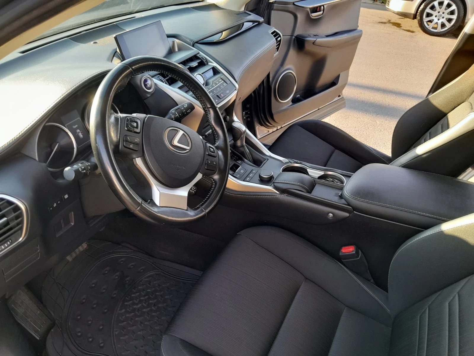 Lexus NX 300h  - изображение 3
