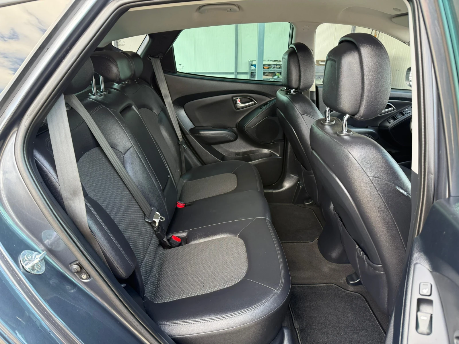 Hyundai IX35 2.0 бензин, снимка 9 - Автомобили и джипове - 54160727