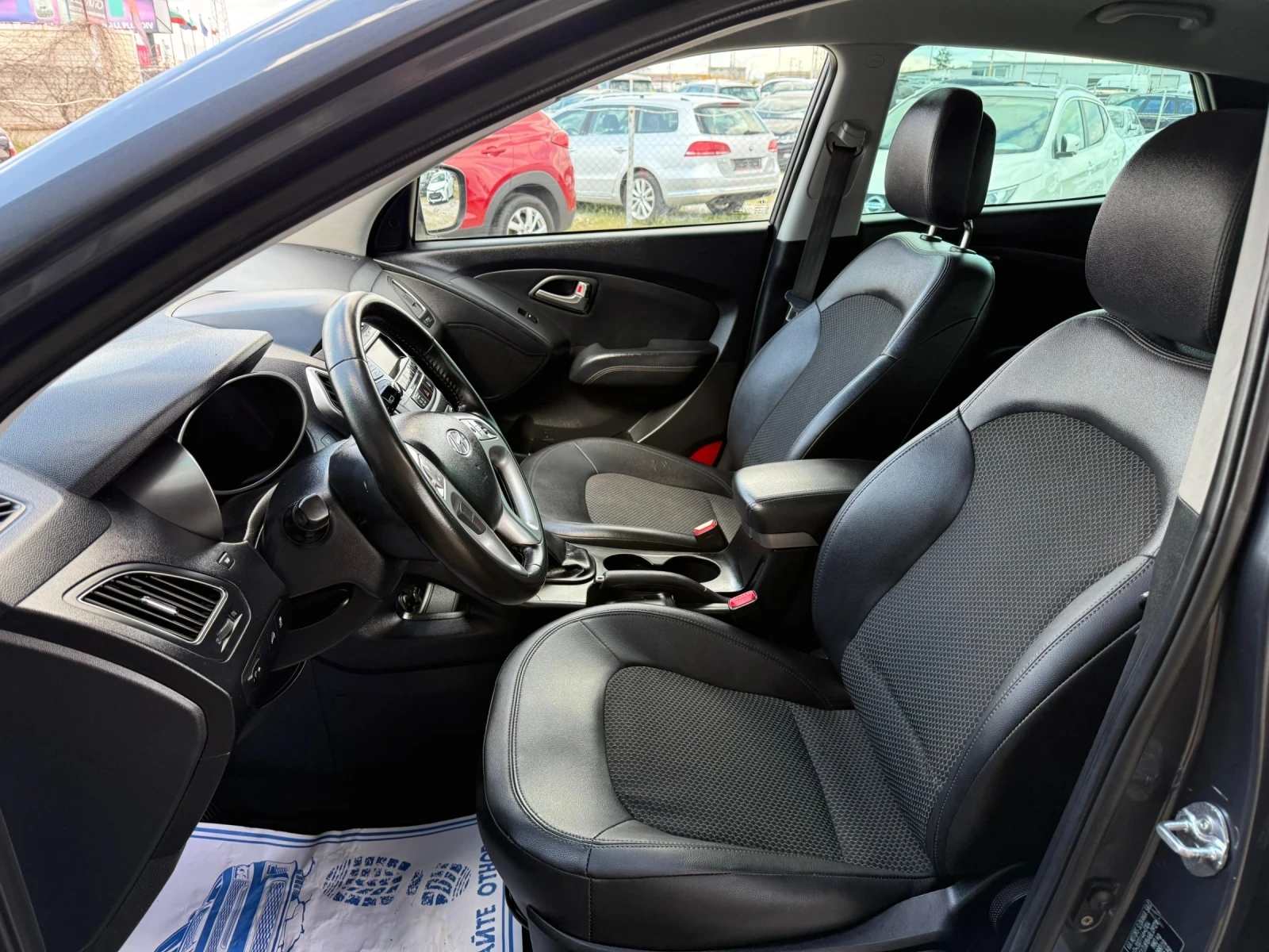 Hyundai IX35 2.0 бензин, снимка 7 - Автомобили и джипове - 54160727