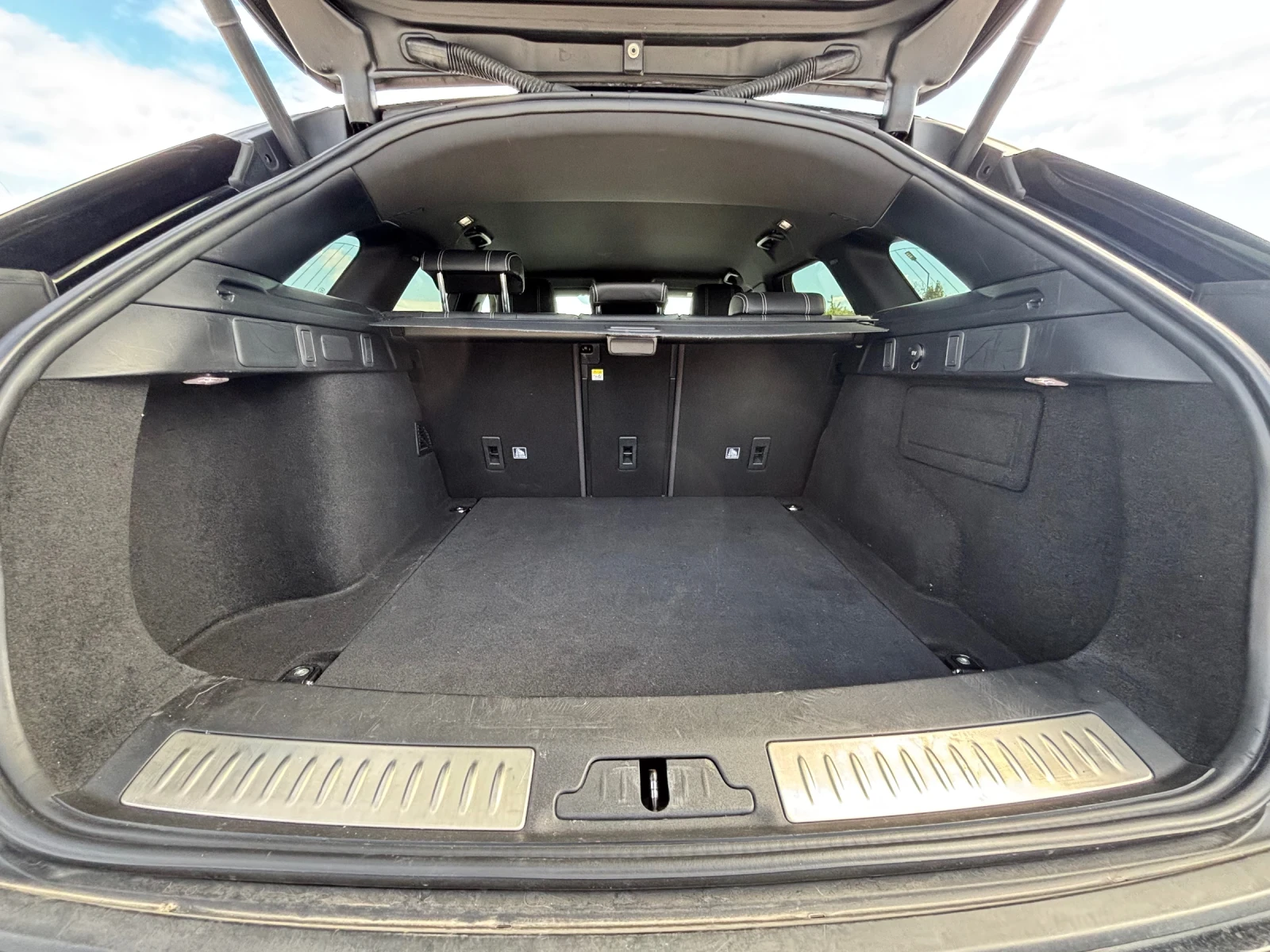 Land Rover Range Rover Velar 2.0D/4Х4/NAVI/LED/TOP, снимка 14 - Автомобили и джипове - 56257337