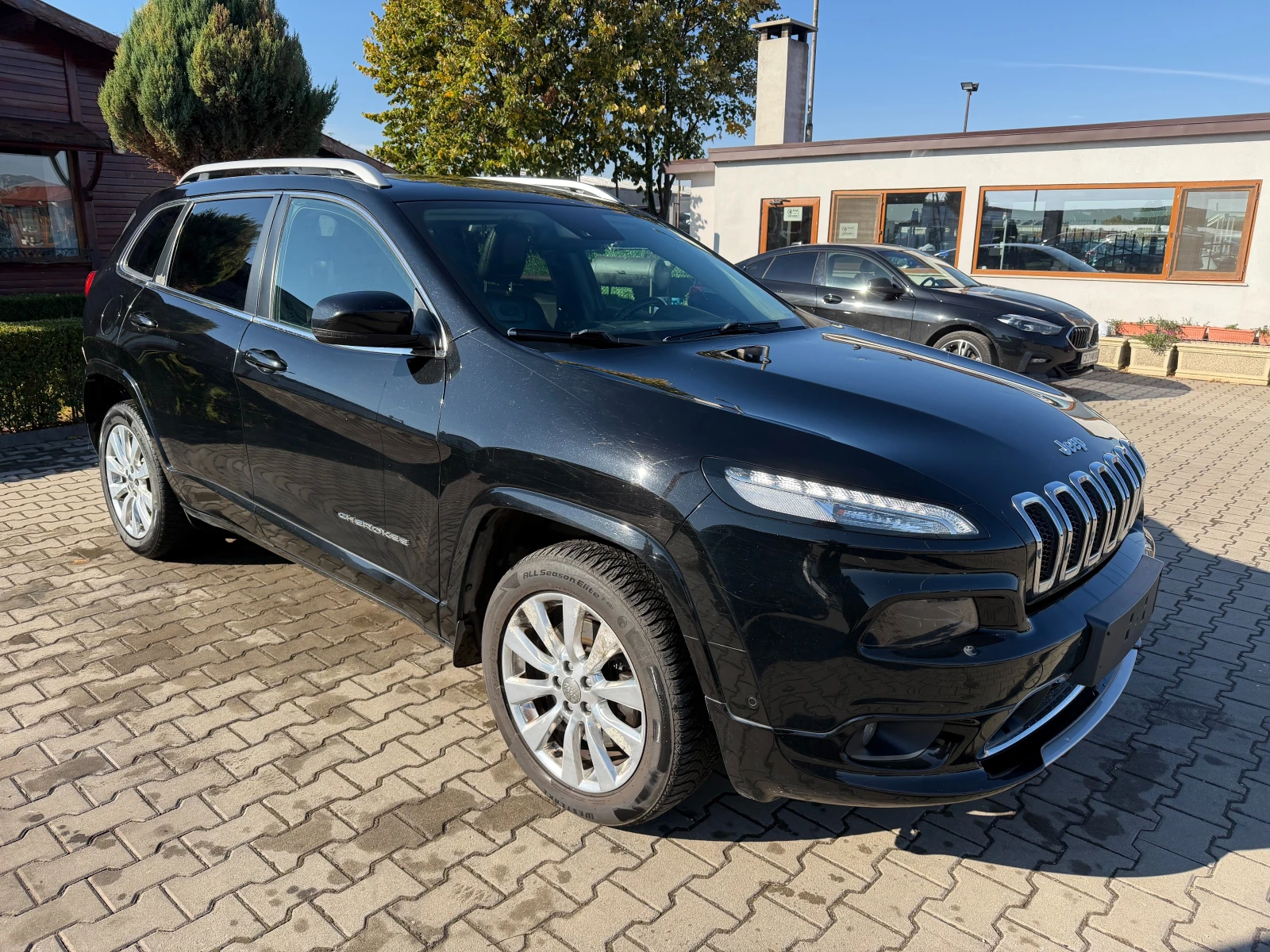 Jeep Cherokee 2.2M-JET 4WD AVTOMAT/NAVI/KOJA/PANORAMA/KAMERA  | Mobile.bg � ����������� 4