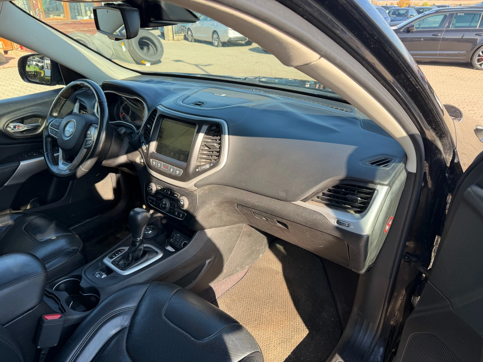 Jeep Cherokee 2.2M-JET 4WD AVTOMAT/NAVI/KOJA/PANORAMA/KAMERA  | Mobile.bg � ����������� 12