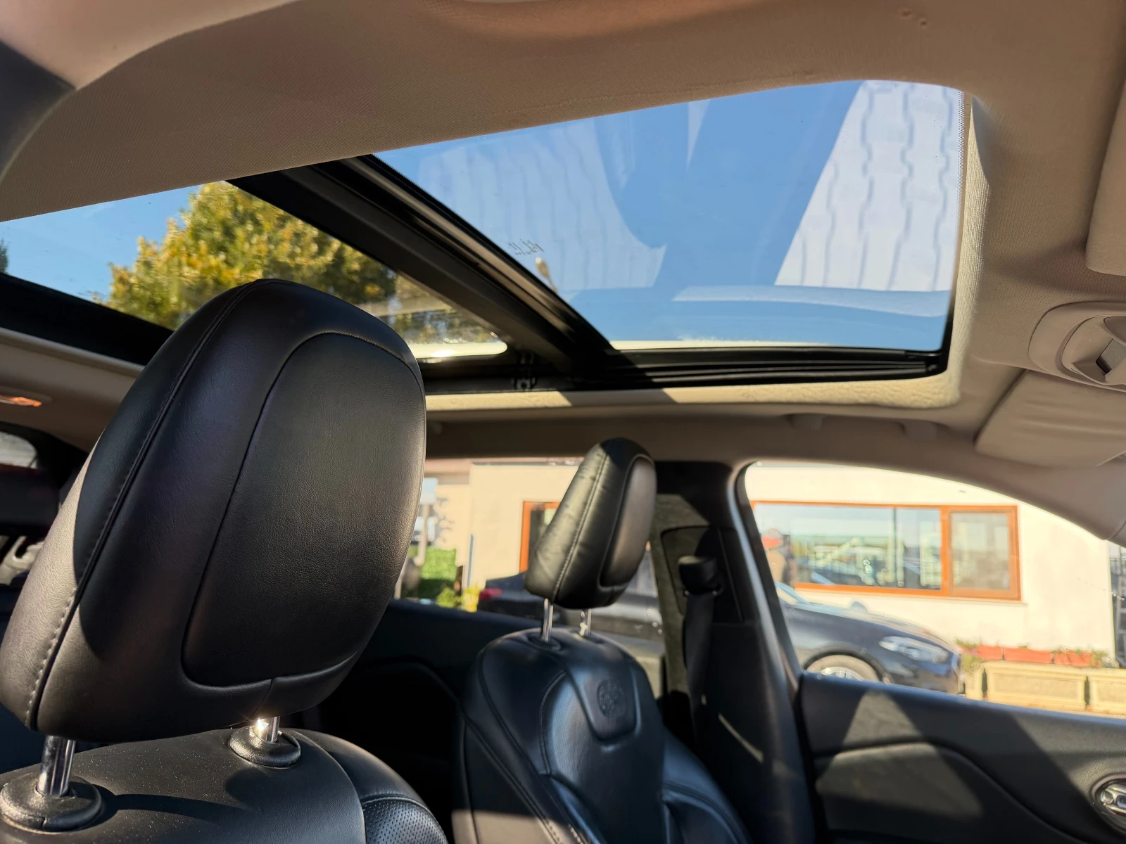 Jeep Cherokee 2.2M-JET 4WD AVTOMAT/NAVI/KOJA/PANORAMA/KAMERA  | Mobile.bg � ����������� 11