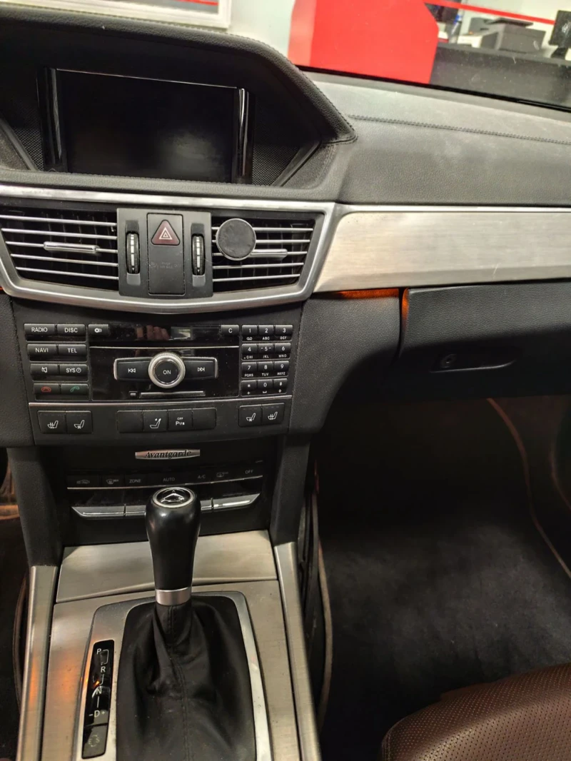 Mercedes-Benz E 200 200NGT-фабр.метан, снимка 8 - Автомобили и джипове - 51629674