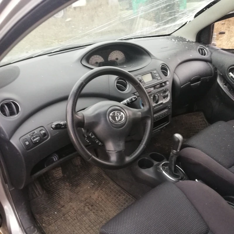 Toyota Yaris 1.5 sport 1.0 Benz., снимка 3 - Автомобили и джипове - 44102305