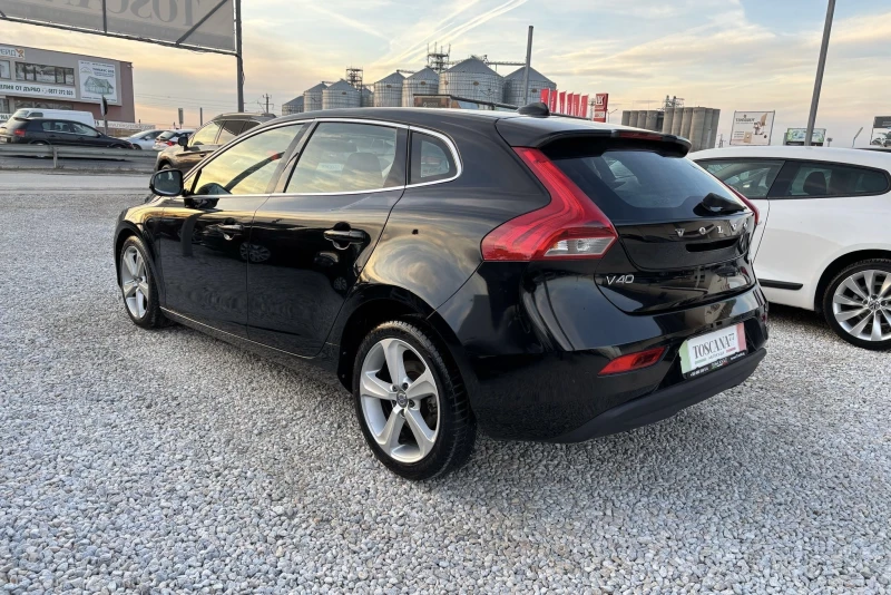 Volvo V40 1.6 D2* 114к.с.* Кожа* Euro 5b* Лизинг, снимка 3 - Автомобили и джипове - 49128557