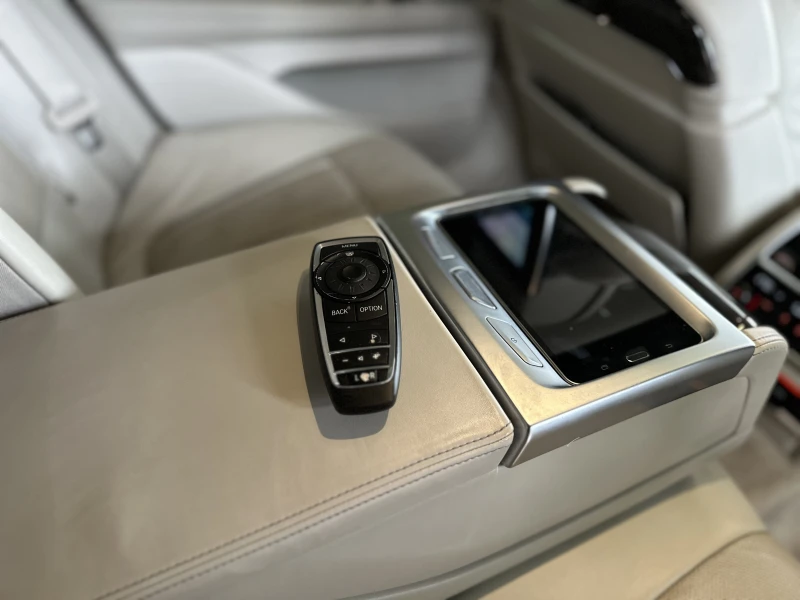 BMW 740 d* 3xTV* Масаж* Лизинг* , снимка 15 - Автомобили и джипове - 49303026