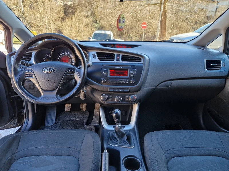 Kia Ceed 1.6CRDi, снимка 9 - Автомобили и джипове - 49577053