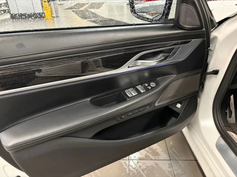 BMW 750 i xDrive 2019 * CARFAX * БЕЗ ПЪРВОНАЧАЛНА ВНОСКА, снимка 13 - Автомобили и джипове - 52856106