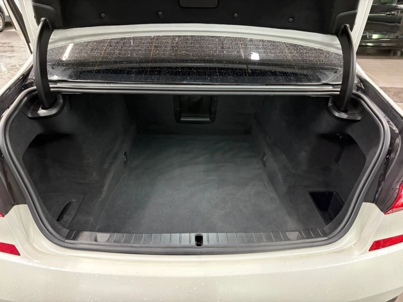 BMW 750 i xDrive 2019 * CARFAX * БЕЗ ПЪРВОНАЧАЛНА ВНОСКА, снимка 16 - Автомобили и джипове - 52856106