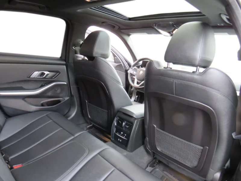 BMW 330 i * CARFAX* АВТОКРЕДИТ* ЦЕНА ДО БЪЛГАРИЯ!!!, снимка 13 - Автомобили и джипове - 53571765