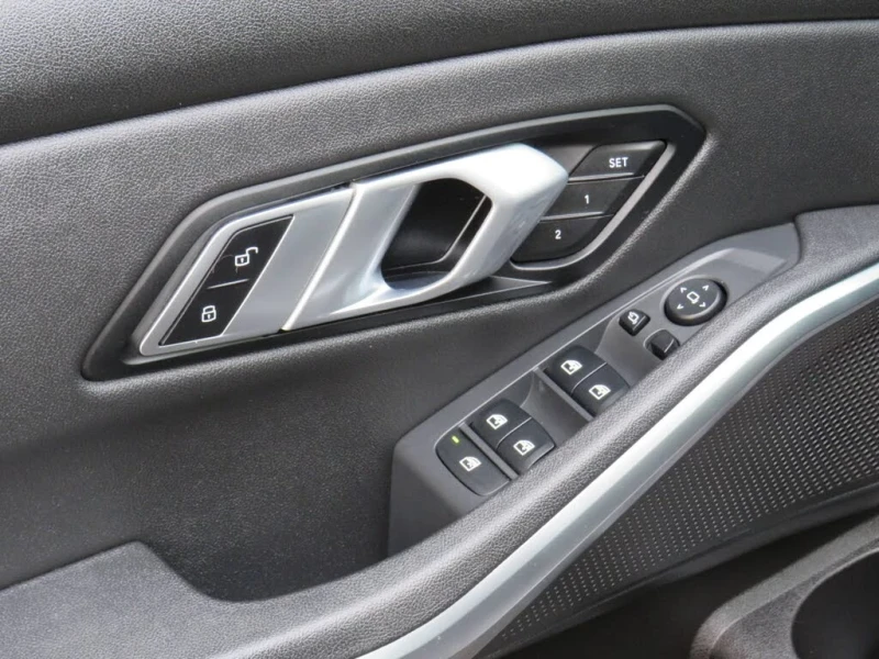 BMW 330 i * CARFAX* АВТОКРЕДИТ* ЦЕНА ДО БЪЛГАРИЯ!!!, снимка 17 - Автомобили и джипове - 53571765