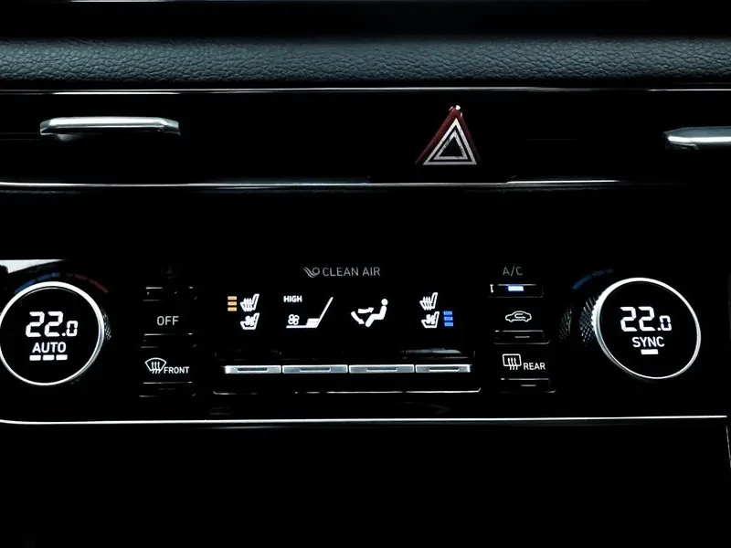 Hyundai Sonata 2.0 Premium Millennial, снимка 17 - Автомобили и джипове - 55895968