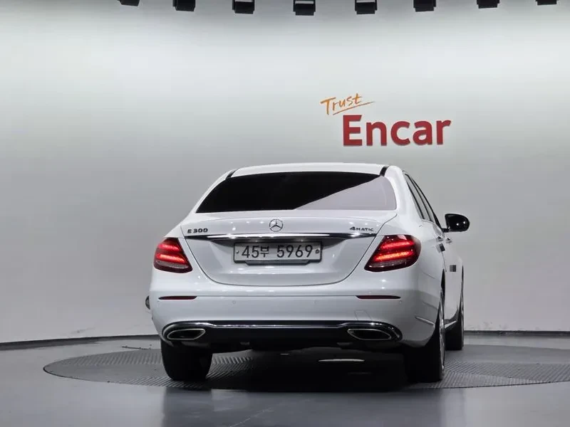 Mercedes-Benz E 300 4MATIC - САМО 30% АВАНС, снимка 4 - Автомобили и джипове - 56266482