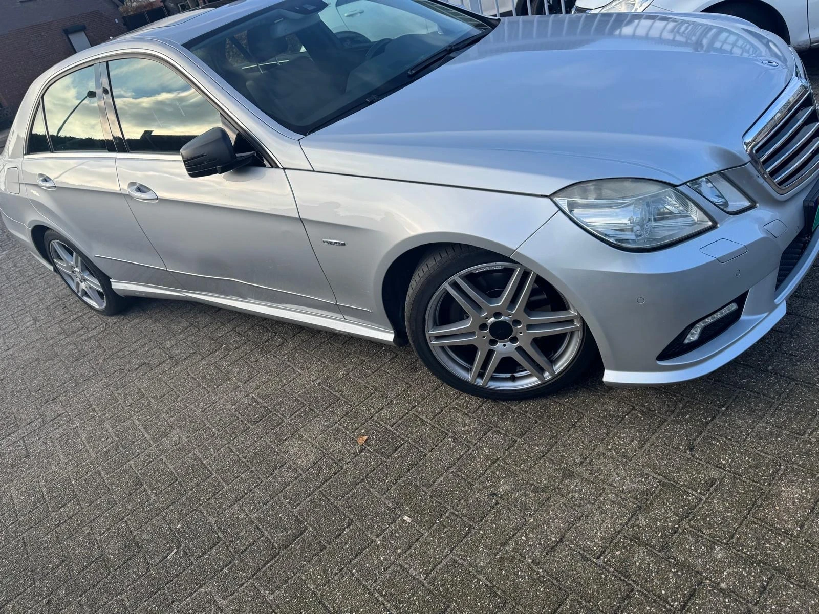 Mercedes-Benz E 350  - изображение 7