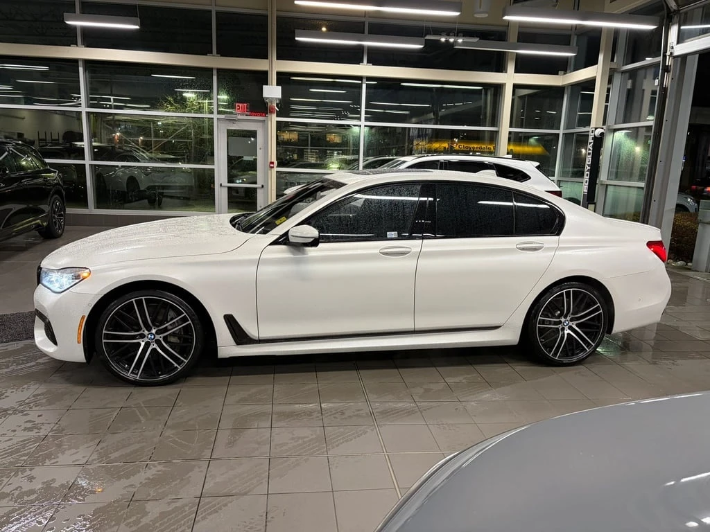 BMW 750 i xDrive 2019 * CARFAX * БЕЗ ПЪРВОНАЧАЛНА ВНОСКА - изображение 4