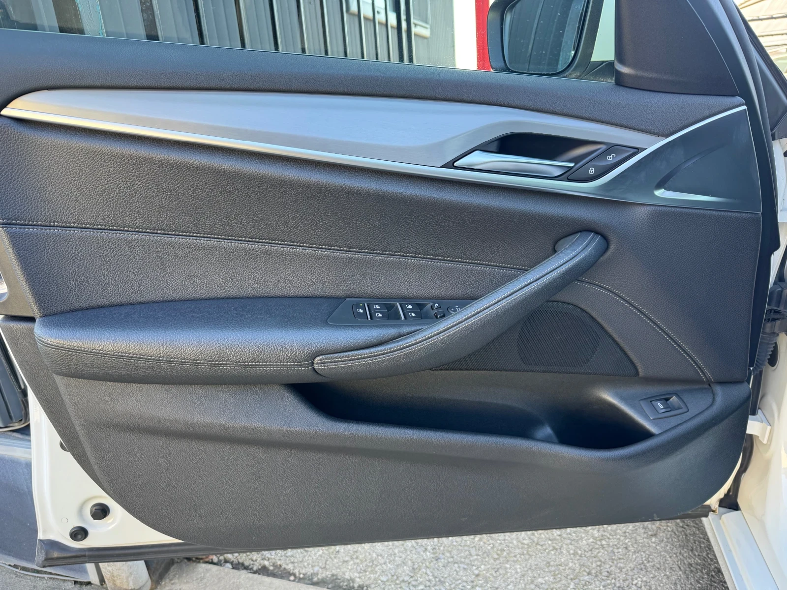 BMW 520 D-KEYLESS-DIGITAL-CAMERA-КОЖА-ТОП, снимка 6 - Автомобили и джипове - 53784005