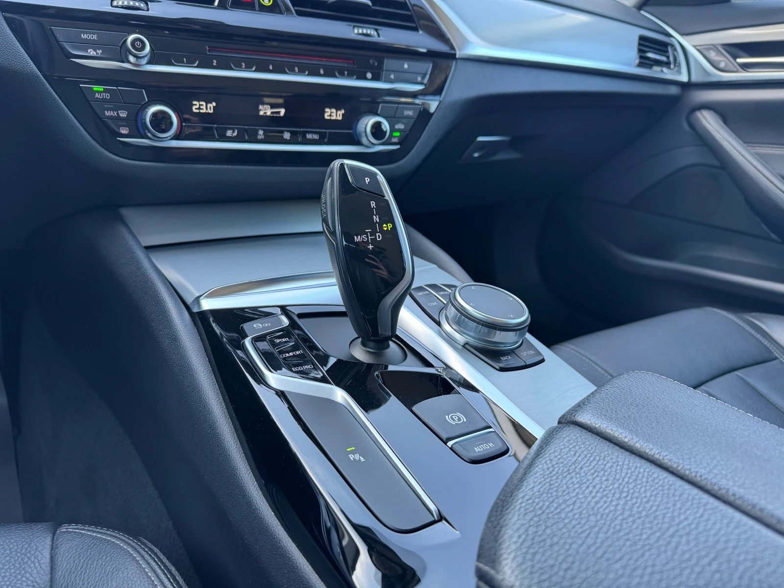 BMW 520 D-KEYLESS-DIGITAL-CAMERA-КОЖА-ТОП, снимка 13 - Автомобили и джипове - 53784005