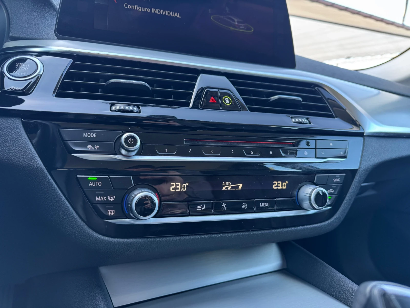 BMW 520 D-KEYLESS-DIGITAL-CAMERA-КОЖА-ТОП, снимка 12 - Автомобили и джипове - 53784005