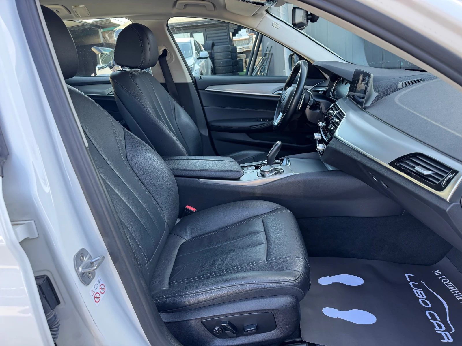 BMW 520 D-KEYLESS-DIGITAL-CAMERA-КОЖА-ТОП, снимка 16 - Автомобили и джипове - 53784005