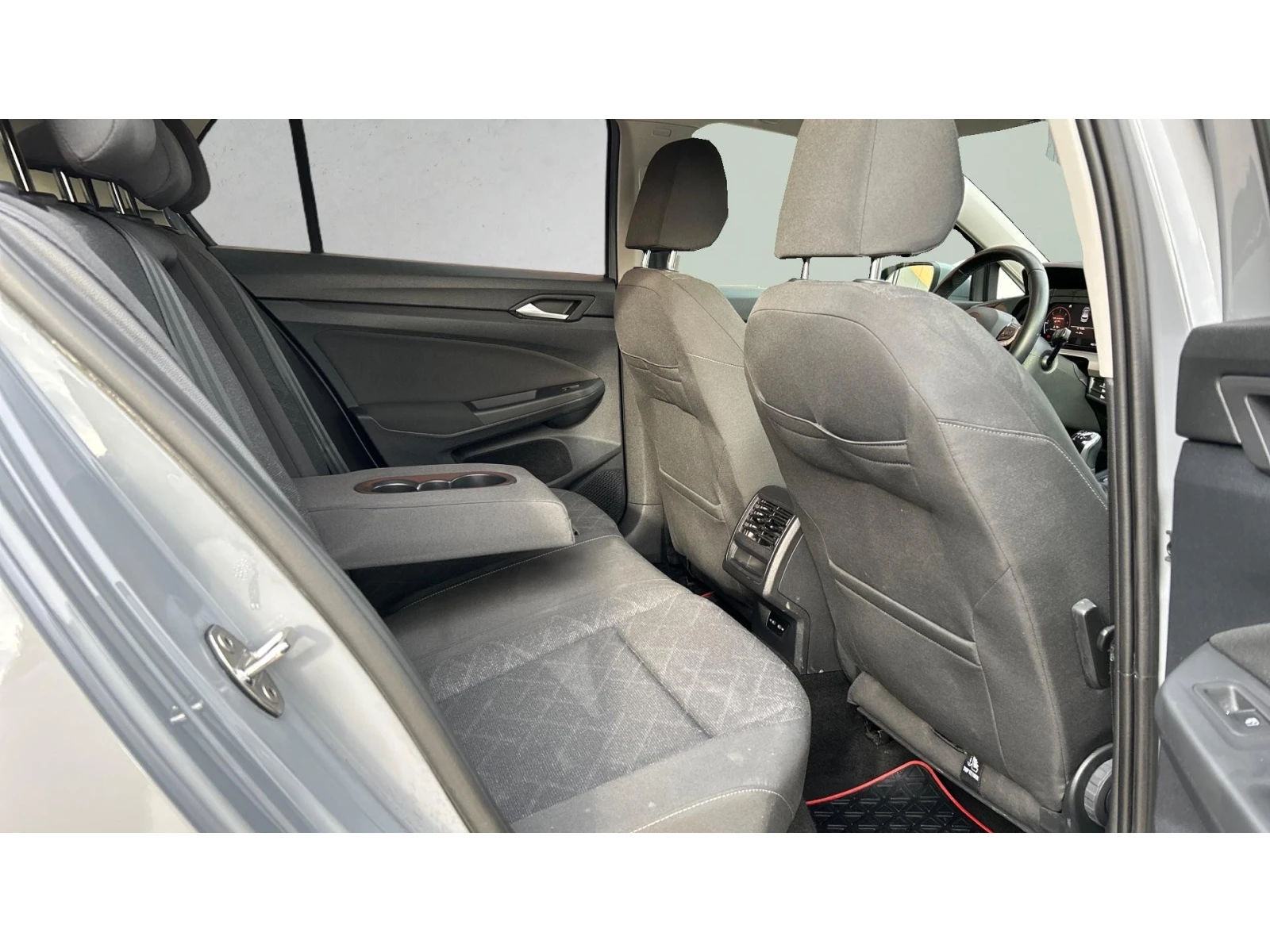 VW Golf 2.0 TDi M/T, Месечна вноска от 255  , снимка 10 - Автомобили и джипове - 53926012