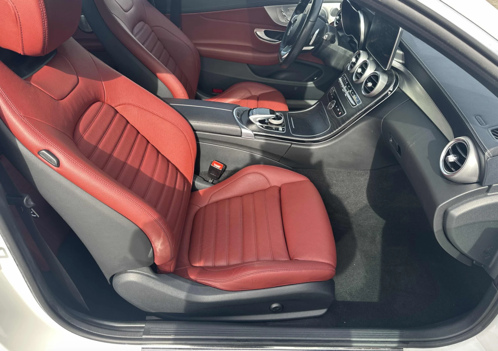 Mercedes-Benz C 300 4MATIC* КОжа* Подгрев* Кейлес* Blind Spot* , снимка 13 - Автомобили и джипове - 53949753