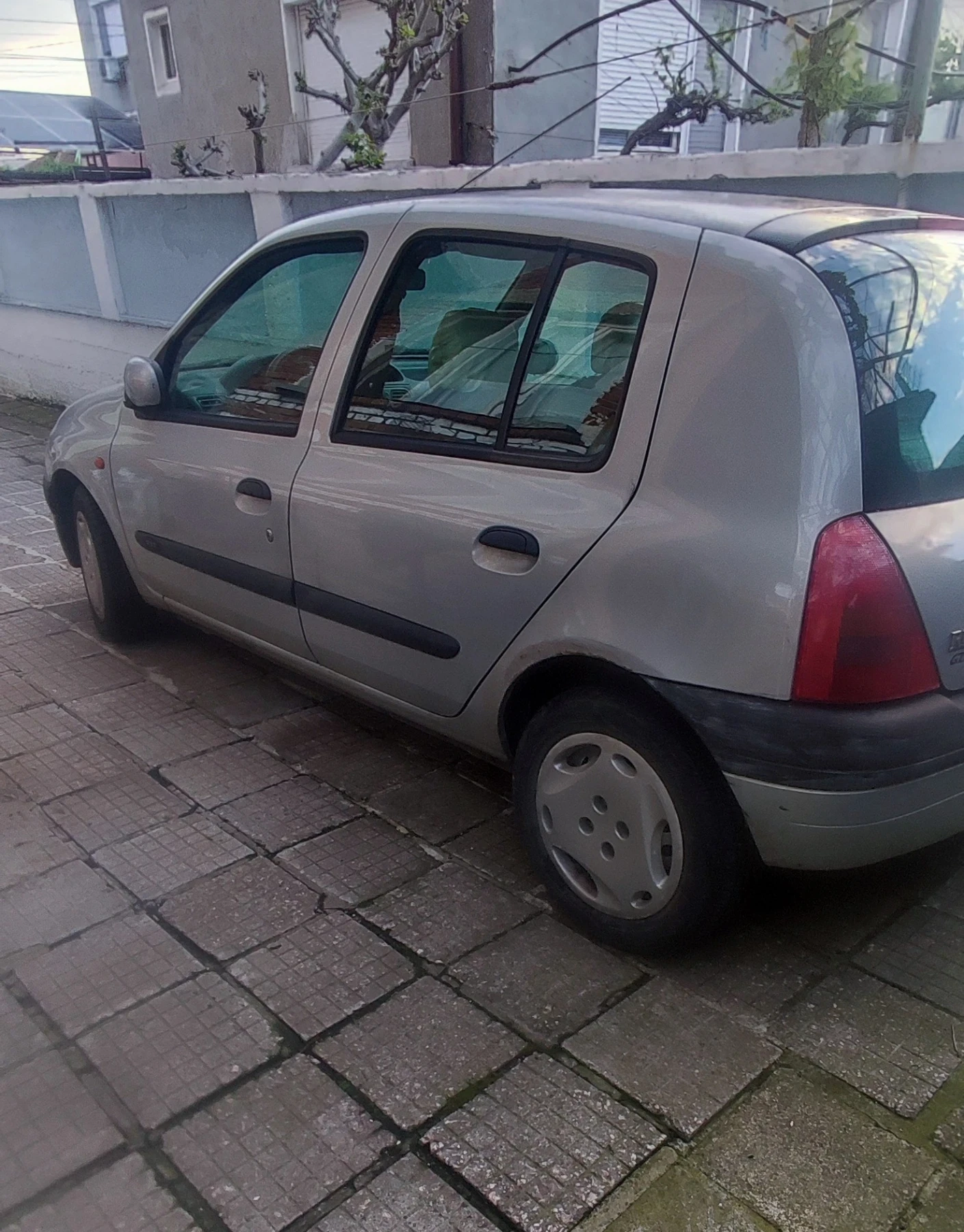 Renault Clio, снимка 2 - Автомобили и джипове - 54575264