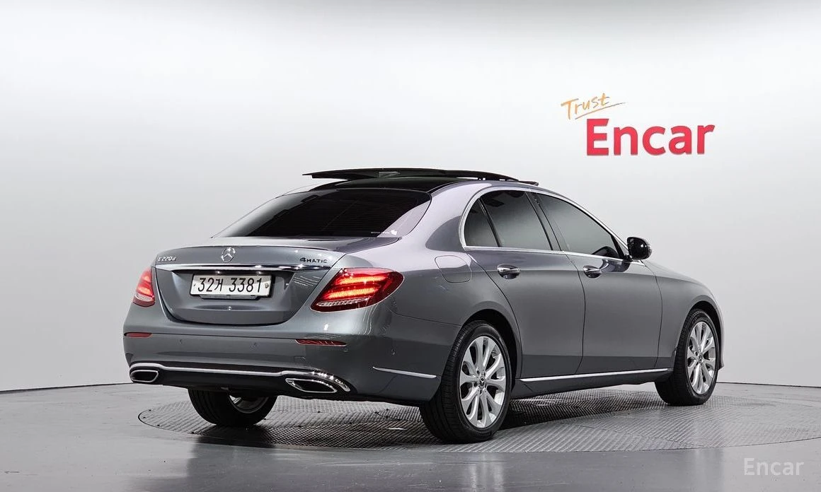 Mercedes-Benz E 220, снимка 2 - Автомобили и джипове - 55668097