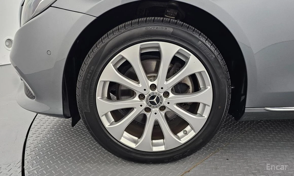 Mercedes-Benz E 220, снимка 5 - Автомобили и джипове - 55668097