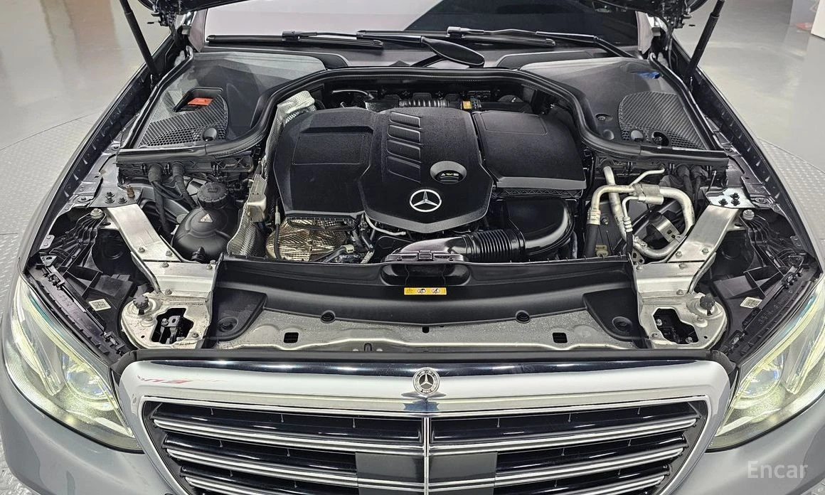Mercedes-Benz E 220, снимка 6 - Автомобили и джипове - 55668097