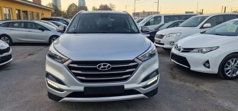 Hyundai Tucson 1.6i SwissAvantage Нави камера подгрев волан, снимка 2 - Автомобили и джипове - 47683045