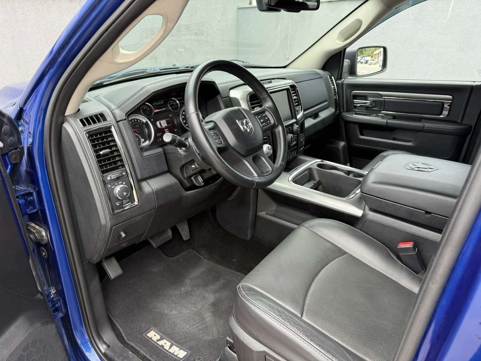 Dodge RAM 1500 SPORT CREW CAB 5.7L HEMI - изображение 10