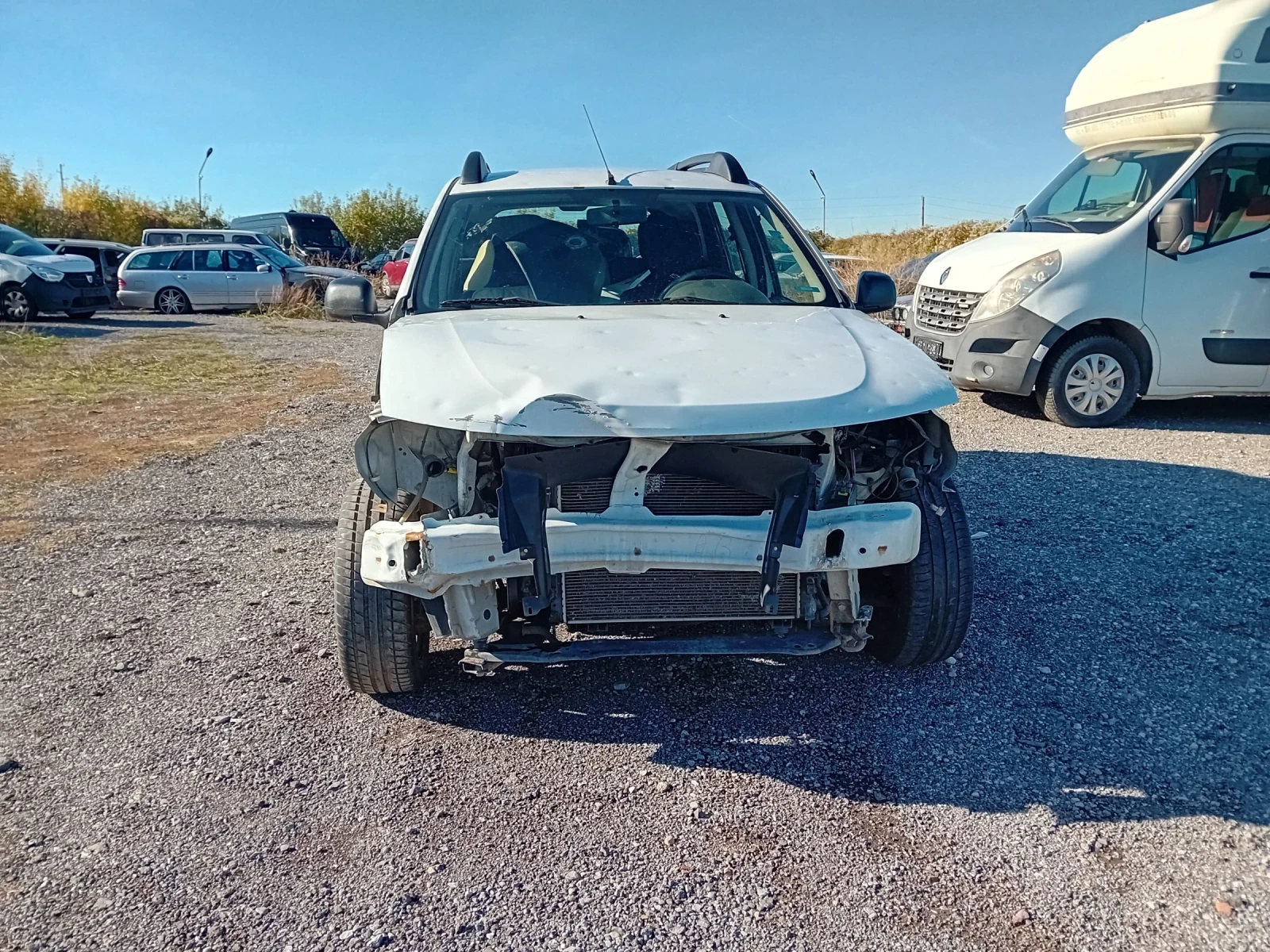 Dacia Duster Бензин 4х4 Бракуван 6 скорости  - изображение 3