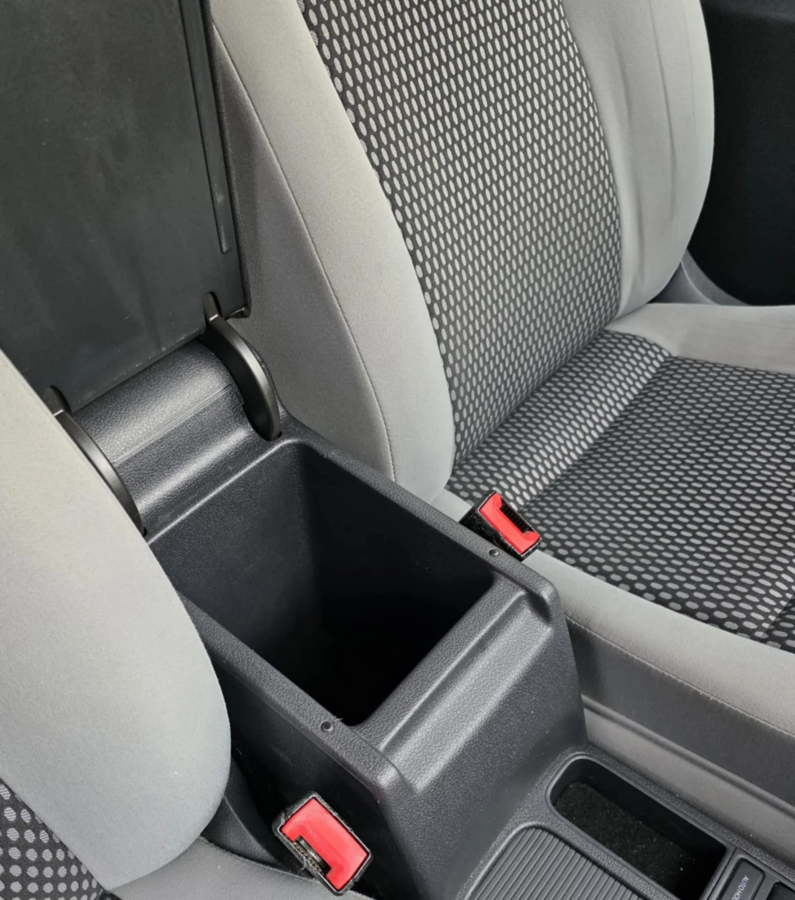 VW Tiguan, снимка 13 - Автомобили и джипове - 53534315