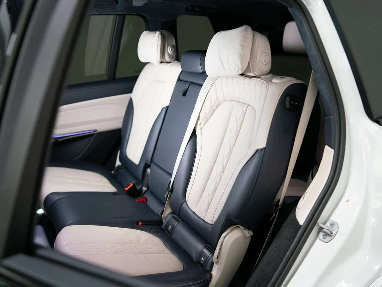BMW X7 * M50i * АВТОКРЕДИТ БЕЗ ПЪРВОНАЧАЛНА ВНОСКА, снимка 13 - Автомобили и джипове - 54551556