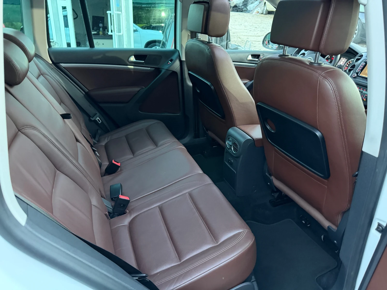 VW Tiguan 2.0TDI* 4motion* DSG* 133000km, снимка 11 - Автомобили и джипове - 56133311