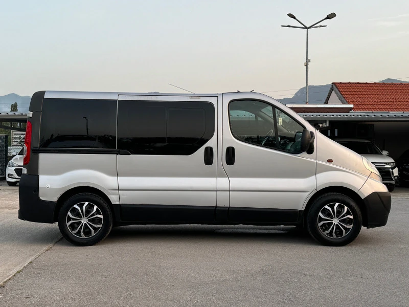 Opel Vivaro 2.0CDTI 8+ 1 ИТАЛИЯ, снимка 3 - Бусове и автобуси - 46318050