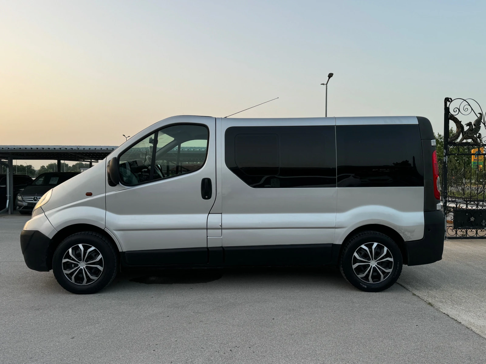 Opel Vivaro 2.0CDTI 8+ 1 ИТАЛИЯ - изображение 2